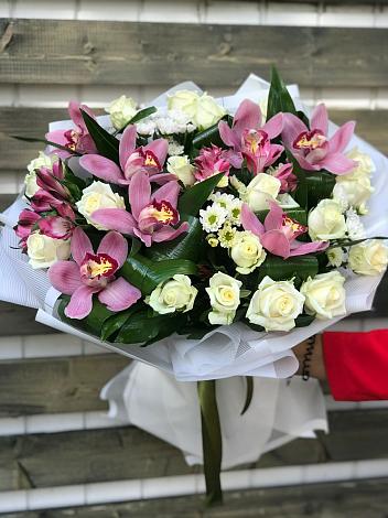 Букет цветов из: Розы и Хризантемы в Соболево