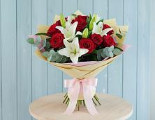 Букет цветов из:  Лилии и Розы в Соболево