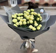 Букет Белые кустовые розы Солинеро в Соболево