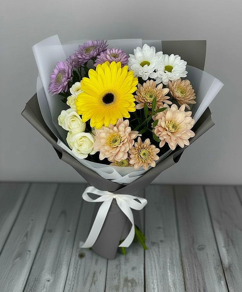 Букет цветов из: Розы, Герберы и Хризантемы в Соболево