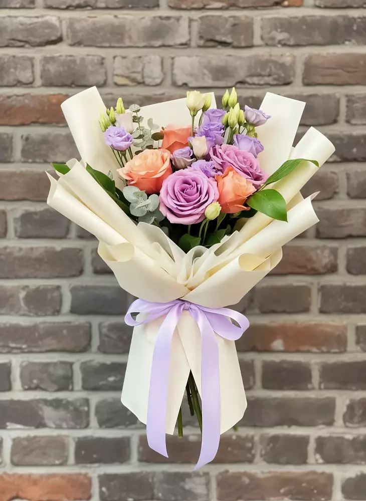 Букет цветов из: Лизиантусы и Розы в Соболево