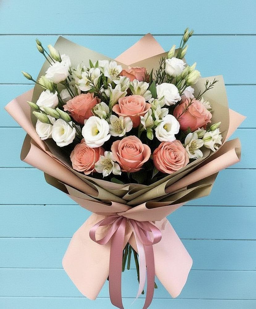 Букет цветов из: Розы, Альстромерии и Лизиантусы в Соболево