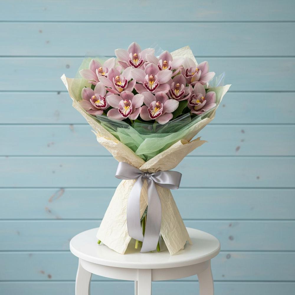 Букет цветов из: Орхидеи и Розы в Соболево