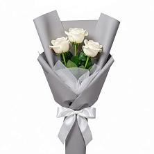 Букет 3 белые розы в Соболево