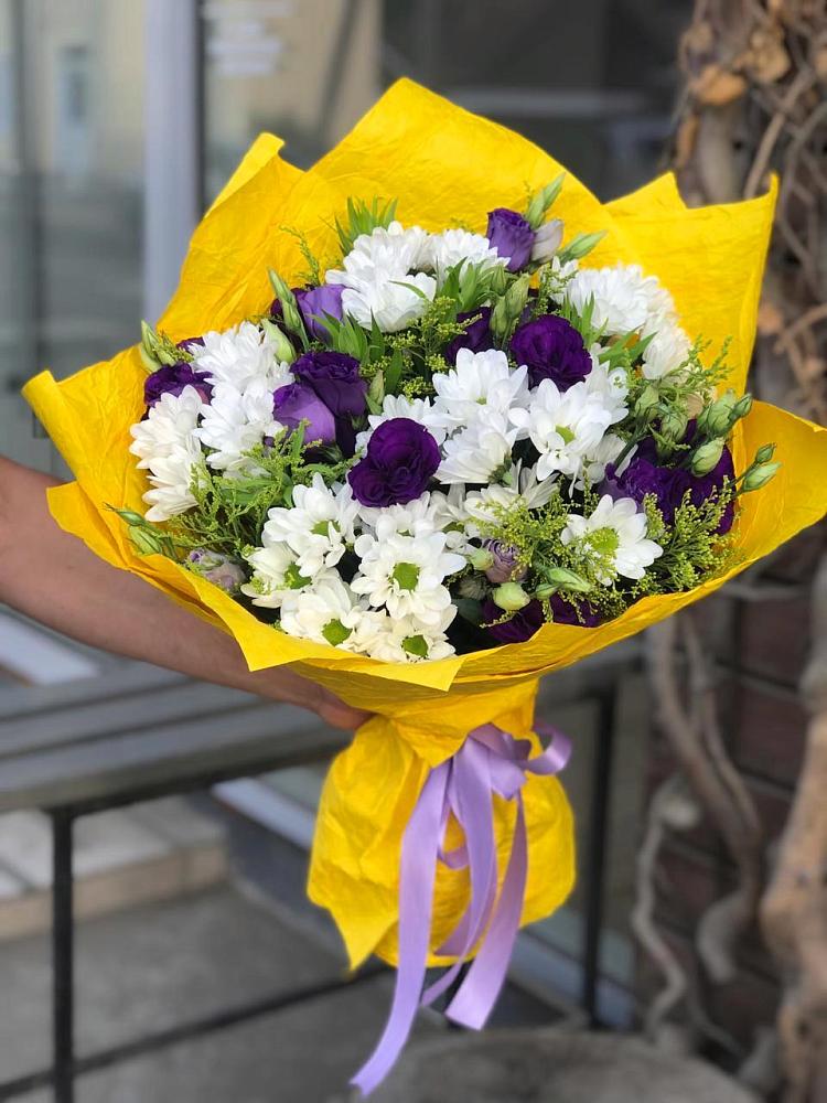 Букет цветов из: Ирисы, Хризантемы и Ромашки в Соболево