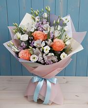 Букет цветов из:  Лизиантусы, Розы, Альстромерии и Гипсофила в Соболево