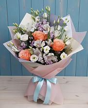 Букет цветов из:  Лизиантусы, Розы, Альстромерии и Гипсофила в Соболево