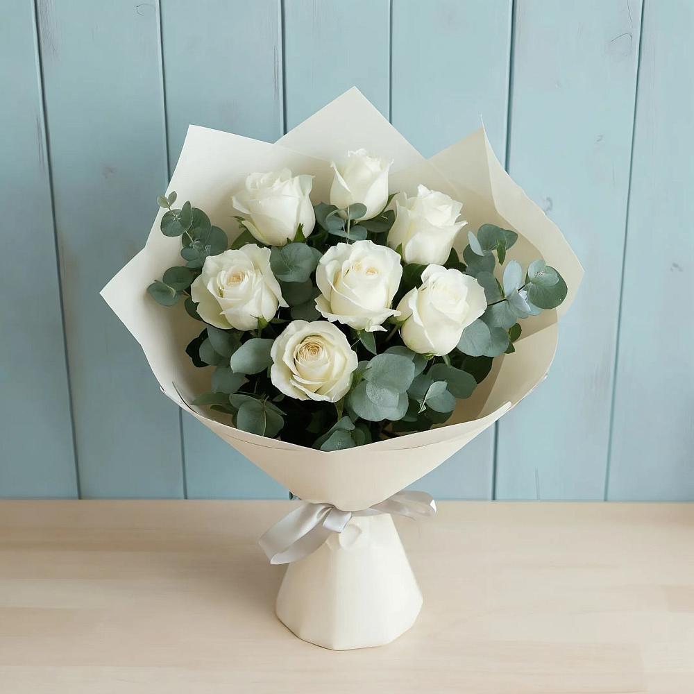 Букет Белые розы в Эвкалипте в Соболево