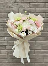 Букет цветов из:  Гвоздики, Розы, Лизиантусы и Хризантемы #REPLACE_PRED# Соболево