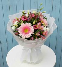 Букет цветов из:  Герберы, Альстромерии и Лизиантусы в Соболево