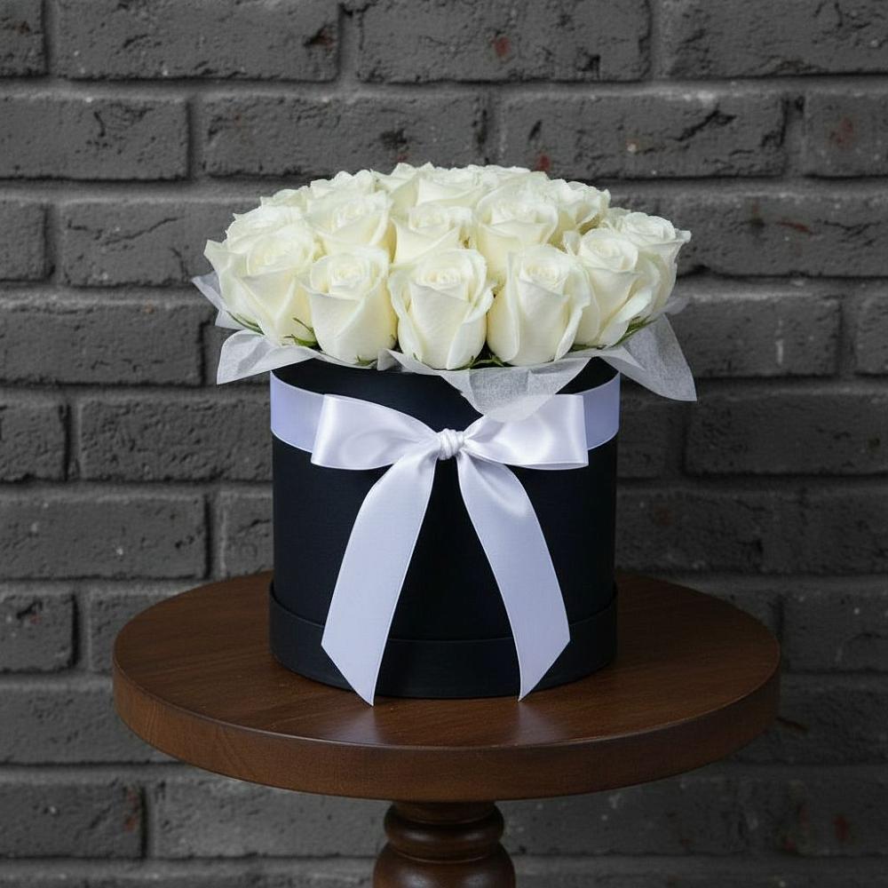 Цветочная композиция из Розы в шляпной коробке в Соболево