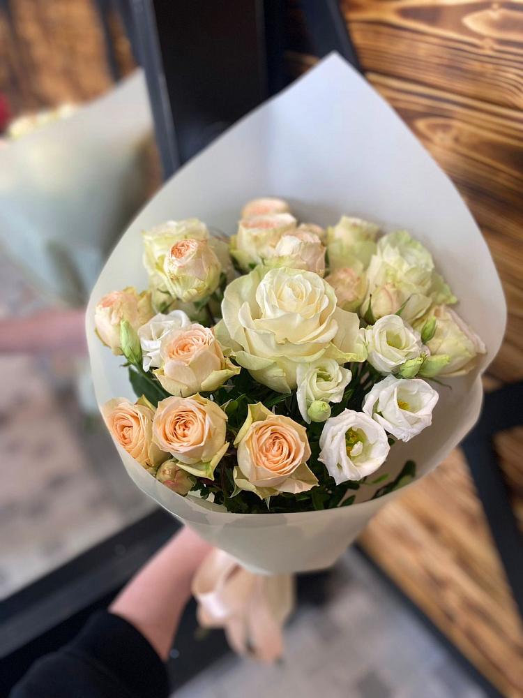 Букет цветов из: Розы и Лизиантусы в Соболево